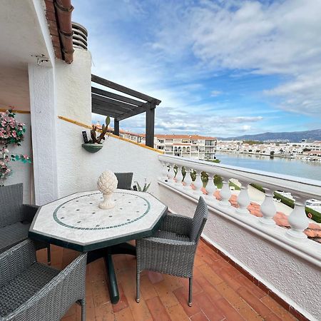 אמפוריבראבה Apartamento Gran Lago Con Vistas Al Canal מראה חיצוני תמונה