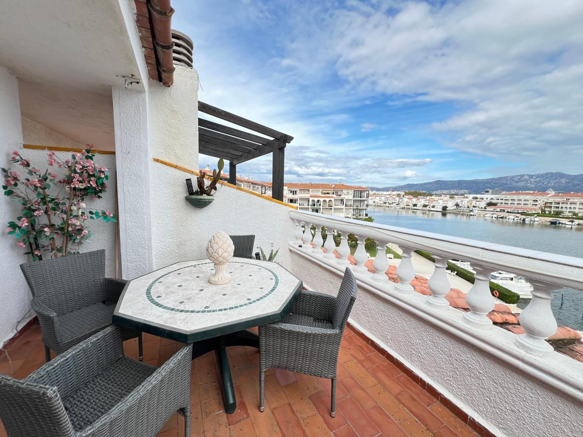 אמפוריבראבה Apartamento Gran Lago Con Vistas Al Canal מראה חיצוני תמונה