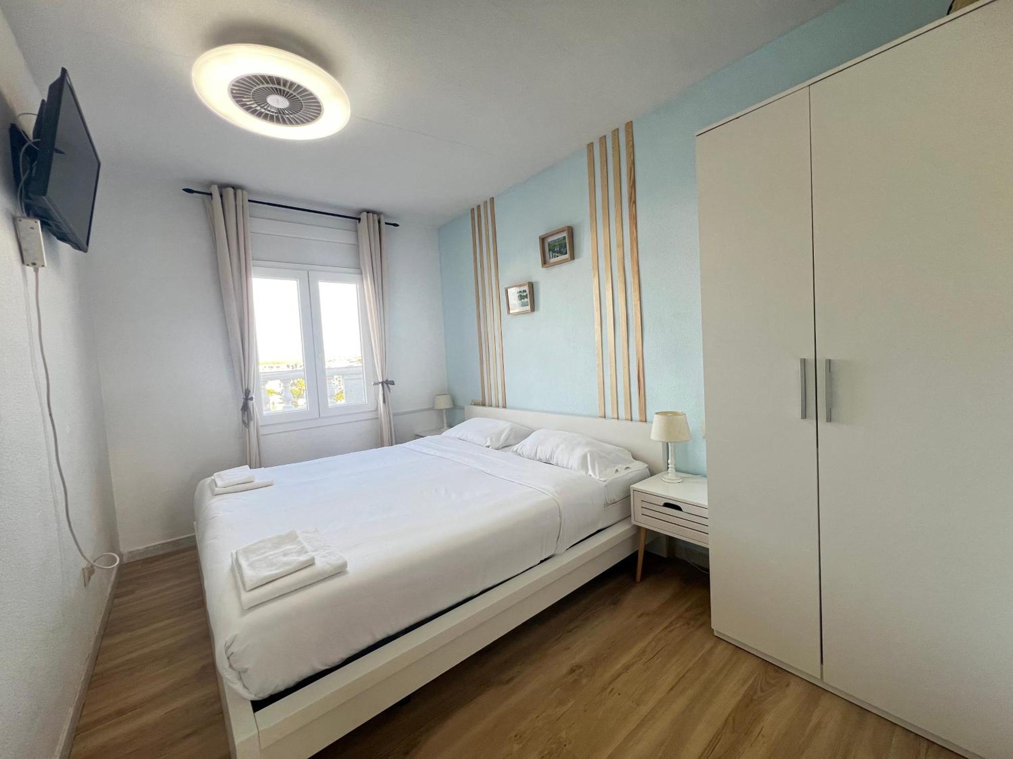 אמפוריבראבה Apartamento Gran Lago Con Vistas Al Canal מראה חיצוני תמונה